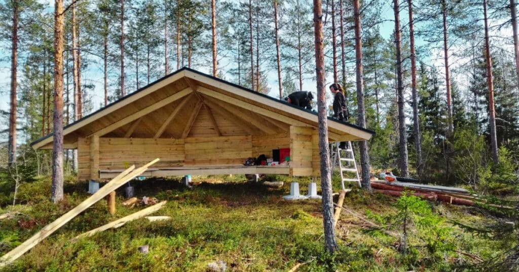 Jopa massiivihirsisen laavun voi rakentaa elementeistä.