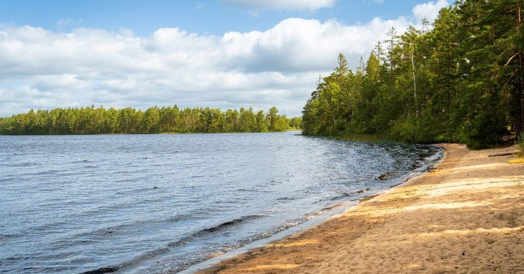 Rantarakentamista säädellään tavallista tarkemmin, jotta vesistöjen äärelle jäisi myös rakentamatonta rantaa.