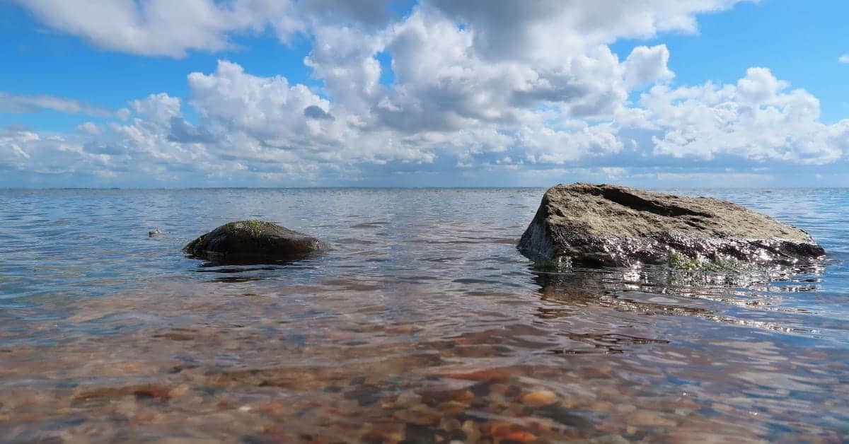 Mikäpä sen mukavampaa kuin oma mökki järven rannalla, sauna aivan vesirajassa ja laituri, jolta pulahtaa uimaan.